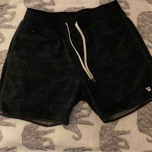 Vuori Men’s Black Camo short with liner- moisture wicking